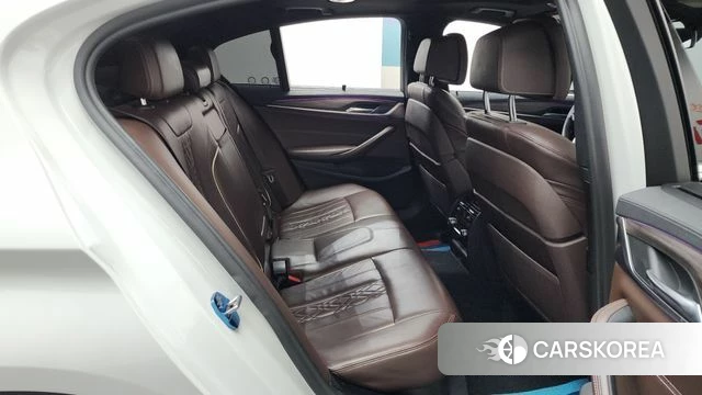 BMW 5 Series (G30) 2018 Белый из Кореи, фото 2