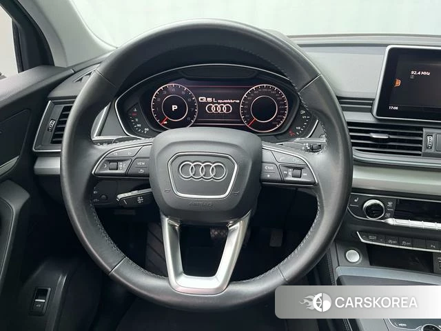 Audi Q5L 2021 Черный из Китая, фото 2