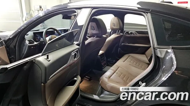 BMW 4 Series (G22) 2024 Черный из Кореи, фото 2