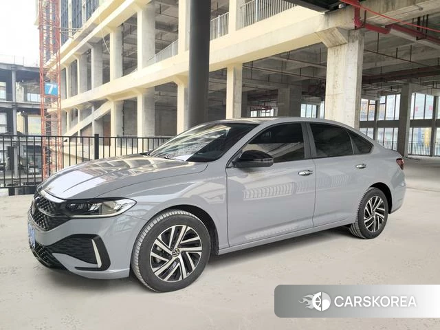Volkswagen Lavida 2024 Серебристо-серый из Китая, фото 2