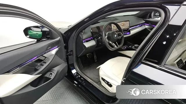 BMW 5 Series (G60) 2025 Синий из Кореи, фото 2