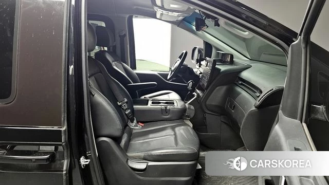 Hyundai Staria 2023 Черный из Кореи, фото 2