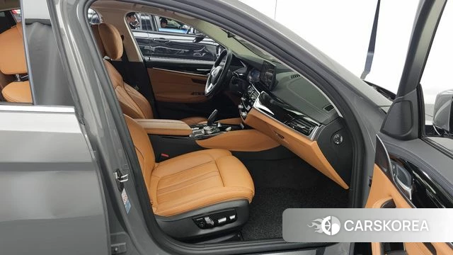 BMW 5 Series (G30) 2021 Цвет тростника из Кореи, фото 2