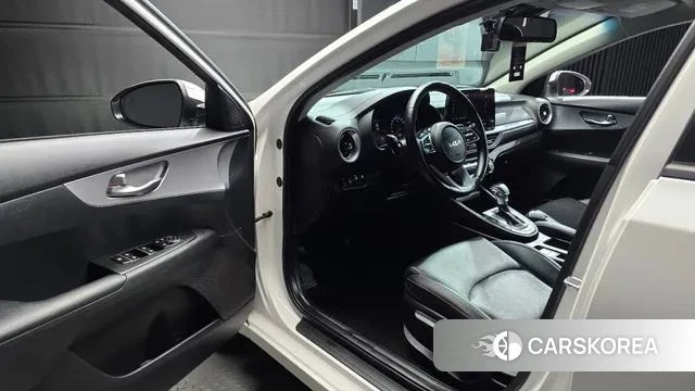 Kia The New K3 2nd generation 2021 Белый из Кореи, фото 2