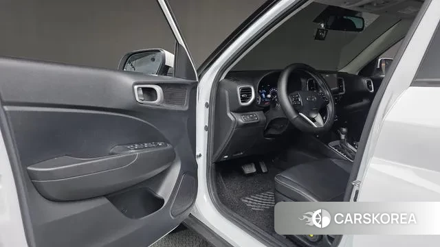 Hyundai Venue 2022 Белый из Кореи, фото 2