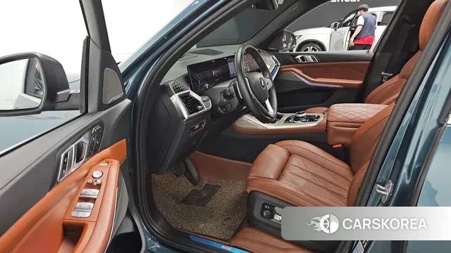 BMW X7 (G07) 2023 Небесно-голубой из Кореи, фото 2