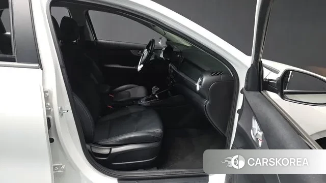 Kia The New K3 2nd generation 2021 Белый из Кореи, фото 2