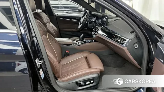 BMW 5 Series (G30) 2022 Черный из Кореи, фото 2