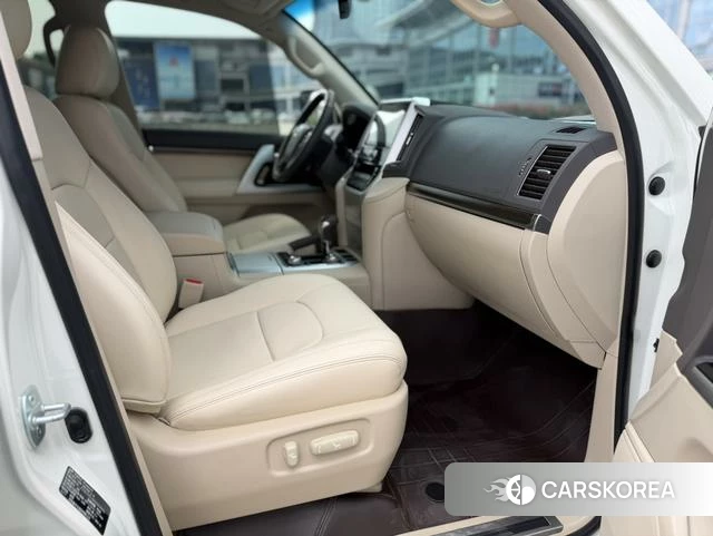 Toyota Land Cruiser (imported) 2023 Белый из Китая, фото 2
