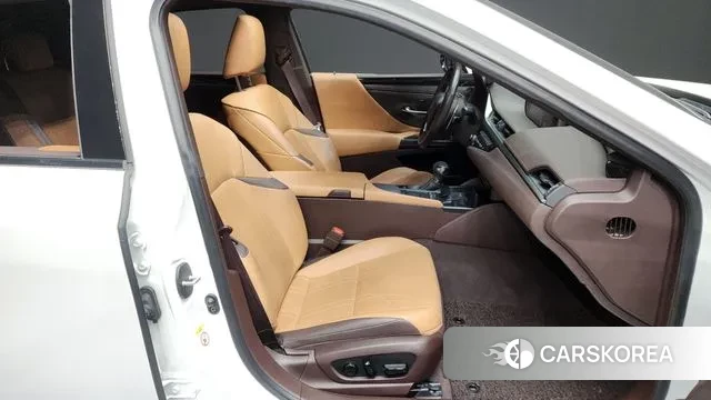 Lexus ES300h 7th generation 2018 Белый из Кореи, фото 2