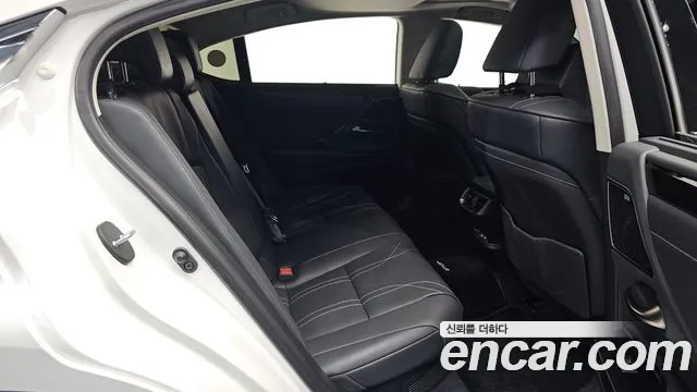 Lexus ES300h 7th generation 2020 Белый из Кореи, фото 2