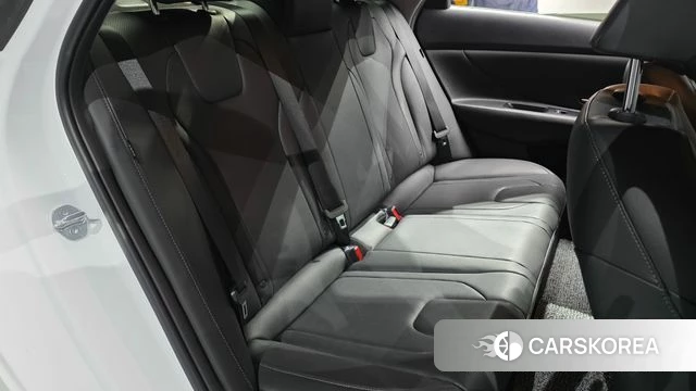 Hyundai The New Avante (CN7) 2023 Белый из Кореи, фото 2