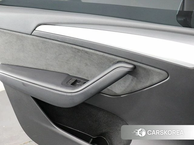 Tesla Model Y 2023 Белый из Кореи, фото 2