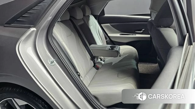 Hyundai Avante Hybrid (CN7) 2021 Серебристо-серый из Кореи, фото 2