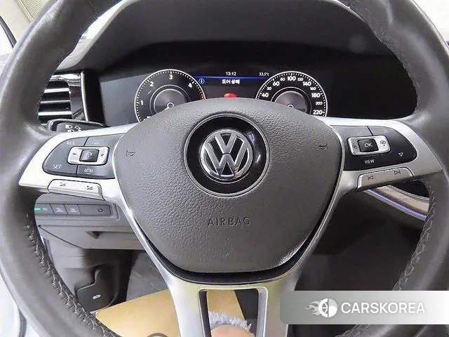 Volkswagen Touareg 3rd generation 2020 Белый из Кореи, фото 2