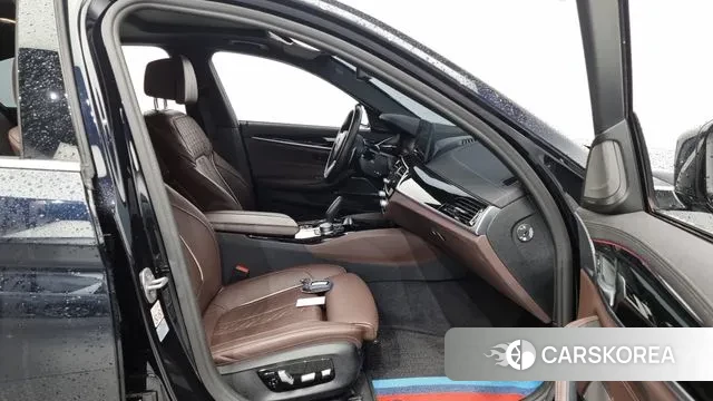 BMW 5 Series (G30) 2022 Черный из Кореи, фото 2