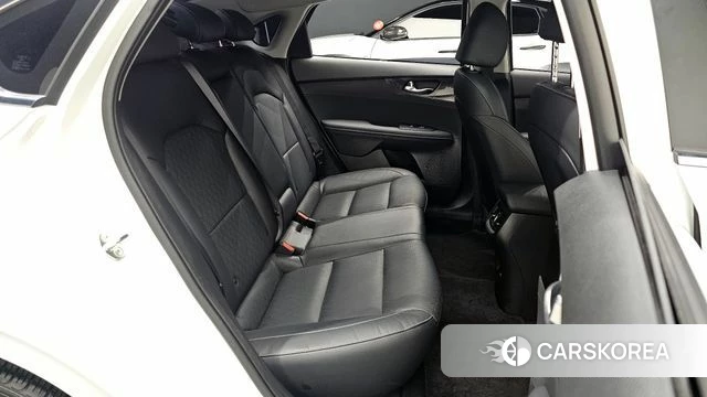 Kia The New K3 2nd generation 2022 Белый из Кореи, фото 2