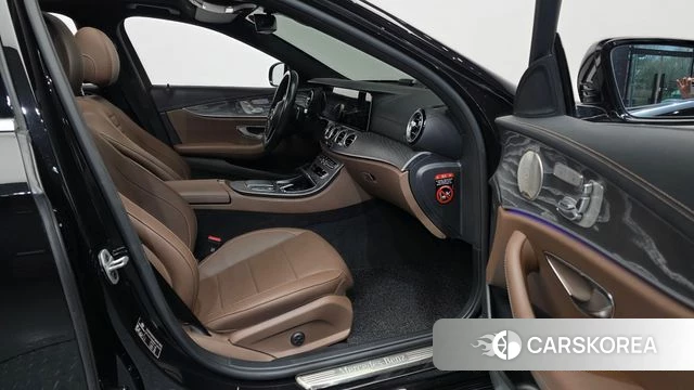 Mercedes-Benz E-Class W213 2023 Черный из Кореи, фото 2