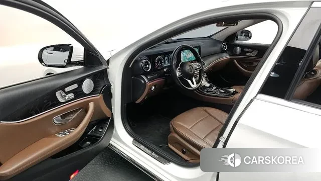 Mercedes-Benz E-Class W213 2018 Белый из Кореи, фото 2