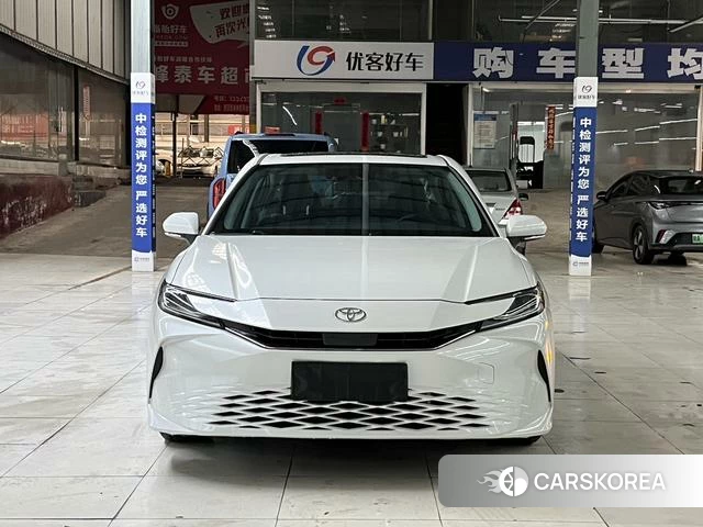Toyota Camry 2024 Белый из Китая, фото 2