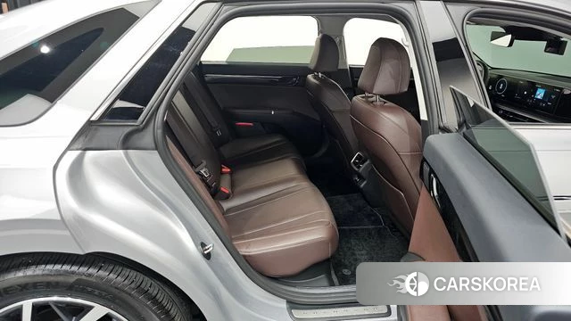 Hyundai Grandeur Hybrid (GN7) 2023 Серебристо-серый из Кореи, фото 2