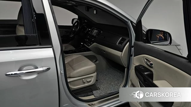 Kia All New Carnival 2018 Серебристо-серый из Кореи, фото 2