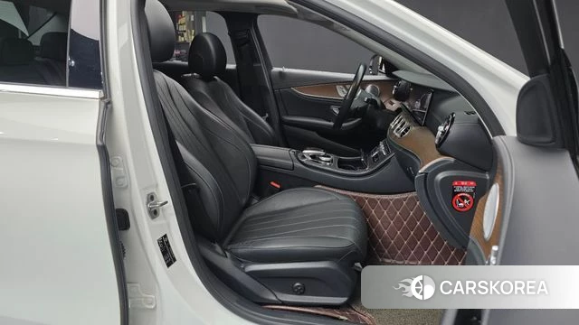 Mercedes-Benz E-Class W213 2019 Белый из Кореи, фото 2
