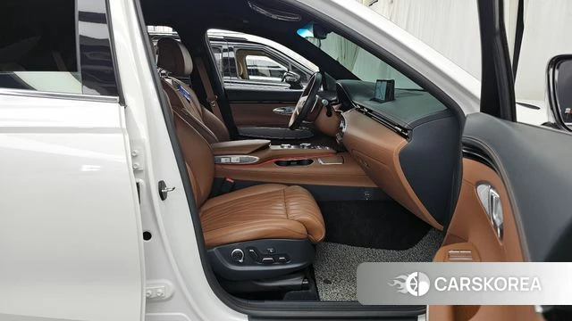 Genesis GV70 2023 Белый из Кореи, фото 2