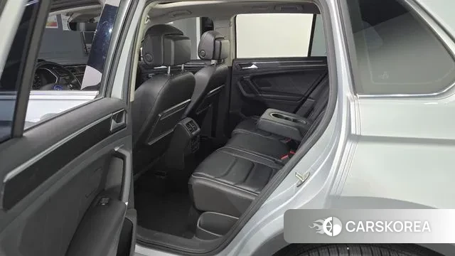 Volkswagen Tiguan second Generation 2018 Серебристо-серый из Кореи, фото 2