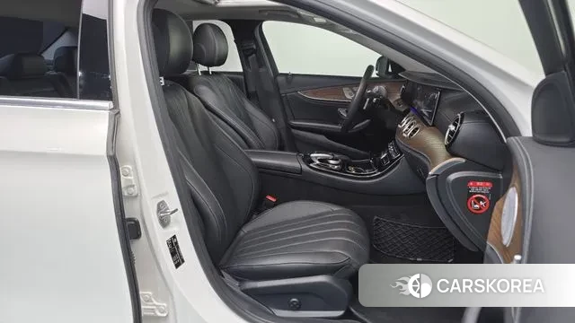 Mercedes-Benz E-Class W213 2018 Белый из Кореи, фото 2