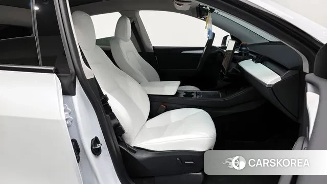 Tesla Model Y 2024 Белый из Кореи, фото 2