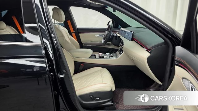 Genesis GV70 2024 Черный из Кореи, фото 2