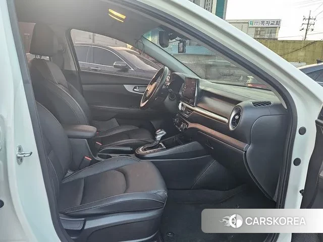 Kia The New K3 2nd generation 2021 Белый из Кореи, фото 2