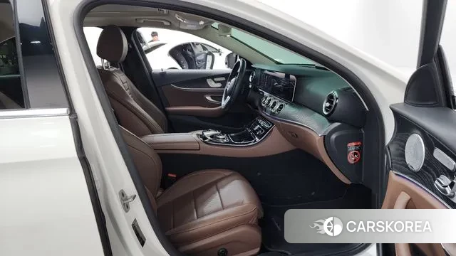 Mercedes-Benz E-Class W213 2019 Белый из Кореи, фото 2