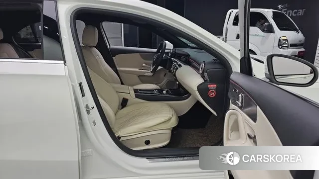 Mercedes-Benz A-Class W177 2024 Белый из Кореи, фото 2