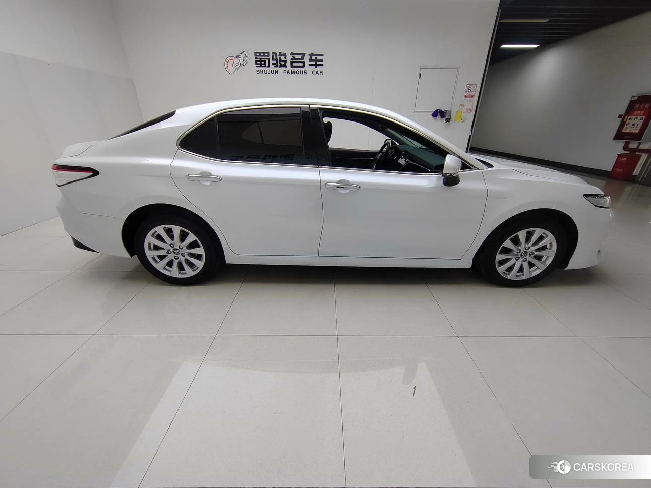 Toyota Camry 2019 Белый из Китая, фото 2
