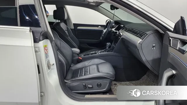 Volkswagen Arteon 2019 Белый из Кореи, фото 2