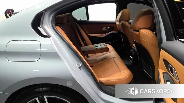 BMW 3 Series (G20) 2023 Светло-серебряный цвет из Кореи, фото 2