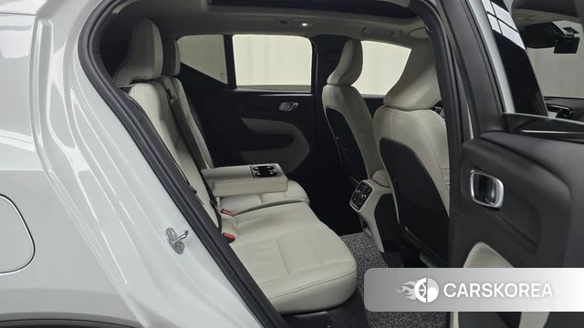 Volvo XC40 2025 Белый из Кореи, фото 2