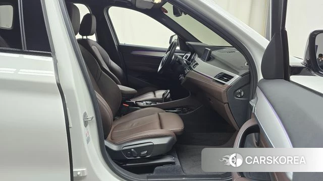 BMW X1 (F48) 2022 Белый из Кореи, фото 2