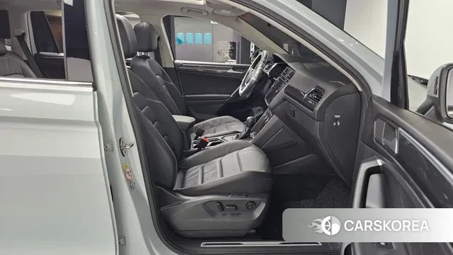 Volkswagen Tiguan Allspace 2018 Белый из Кореи, фото 2