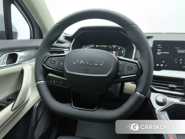 Lynk 06 EM-P 2021 Серебристо-серый из Китая, фото 2