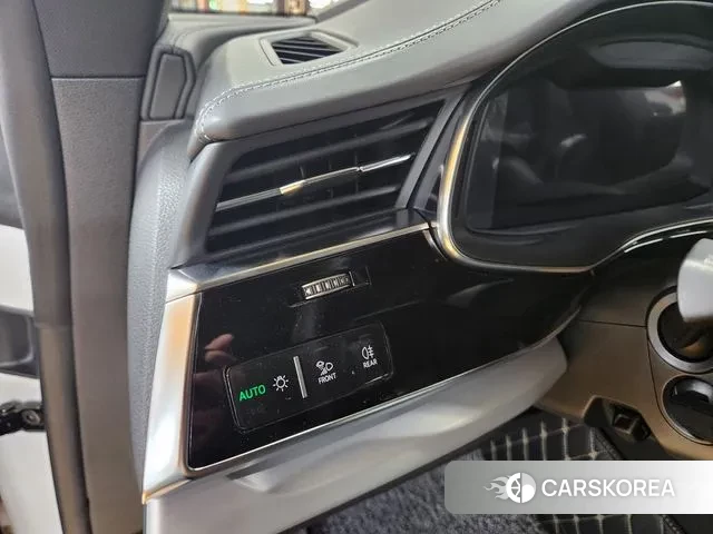 Audi Q8 (4M) 2020 Белый из Кореи, фото 2