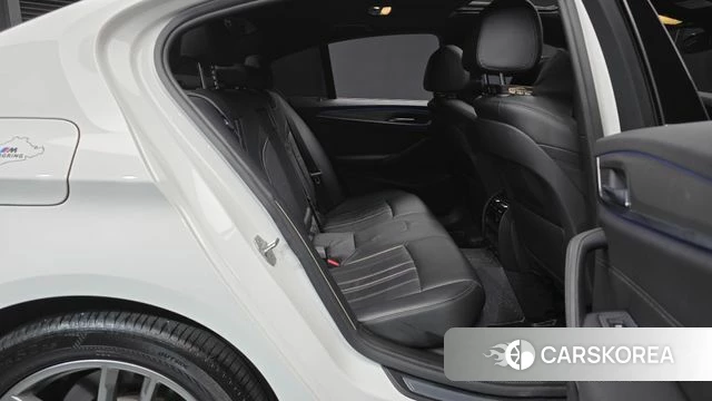 BMW 5 Series (G30) 2018 Белый из Кореи, фото 2