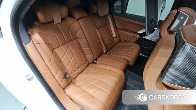 BMW 7 Series (G70) 2024 Коричневый из Кореи, фото 2