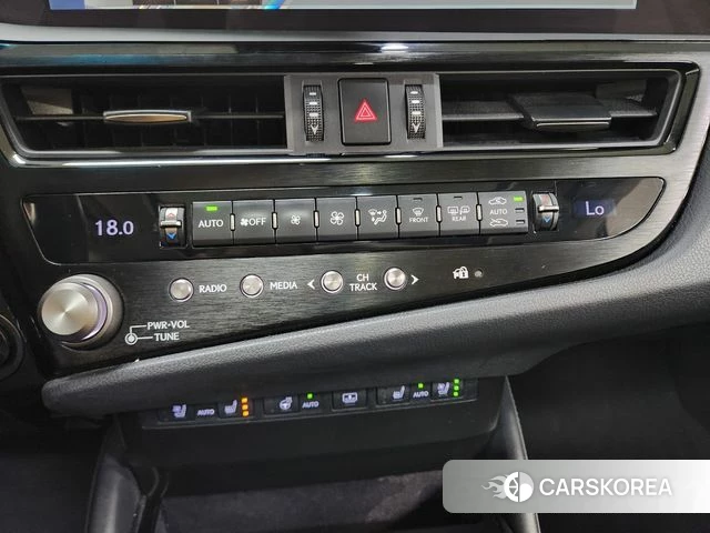 Lexus ES300h 7th generation 2023 Черный из Кореи, фото 2