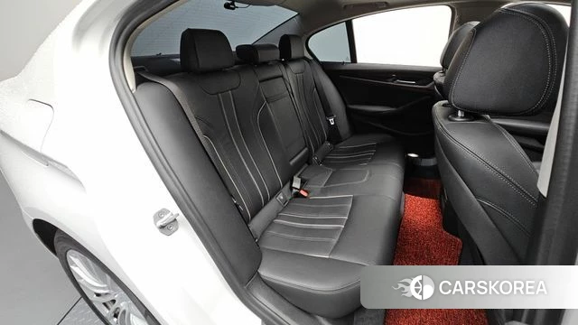 BMW 5 Series (G30) 2019 Белый из Кореи, фото 2
