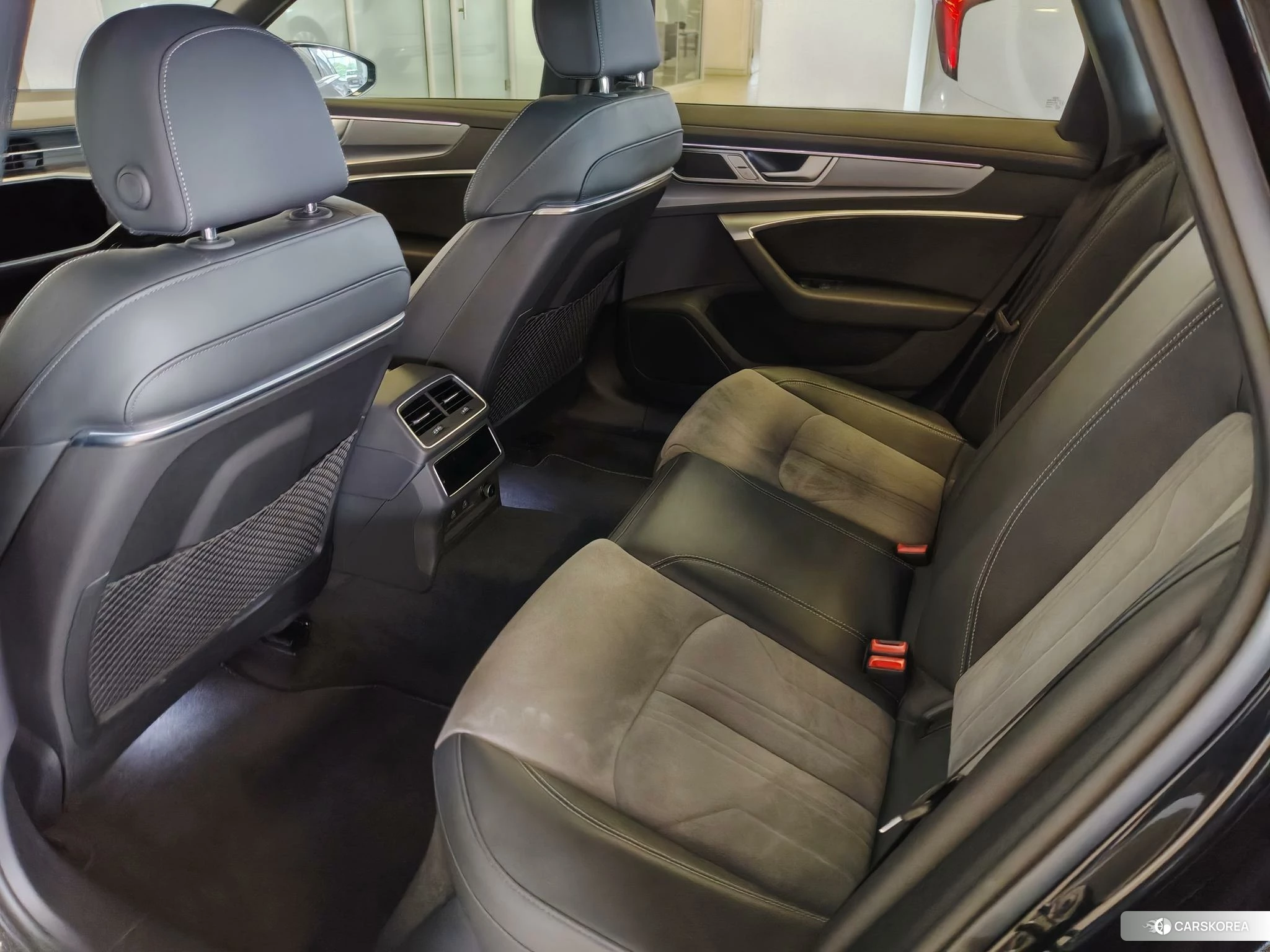 Audi A6L 2023 Черный из Китая, фото 2