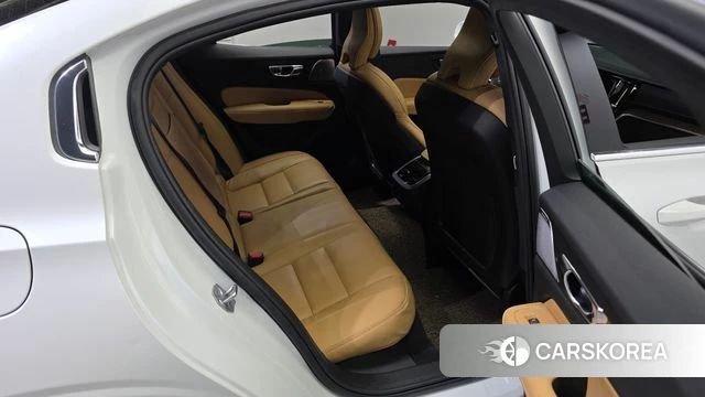 Volvo S60 3rd generation 2021 Белый из Кореи, фото 2