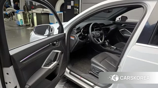 Audi Q3 (F3) 2023 Белый из Кореи, фото 2